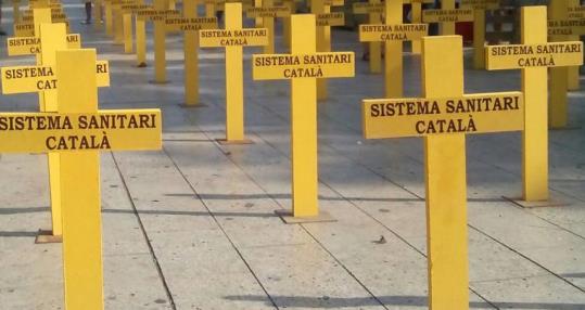 Plantada de creus a Vilafranca per la qualitat de la sanitat catalana