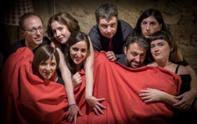 Entre llençols, del grup de teatre de Reus Entrellaçats
