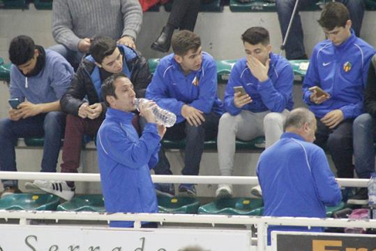 Alexis Castro a la banqueta del CP Vilanova. Joan Maria Gibert
