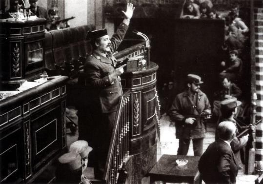 Antonio Tejero al Congrés el 23F. Eix