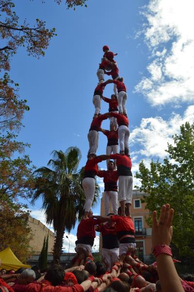 Arriba el primer 3 de 8 dels Xicots de Vilafranca. Emma Pagès