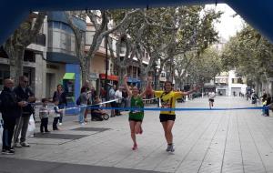 Arribada de les guanyadores de la 30a Mitja del Vendrell.