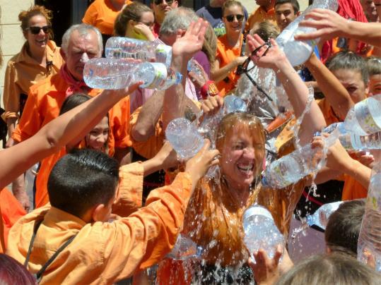 Bateig casteller a la cap de canalla de la colla de la Bisbal. Bous de la Bisbal