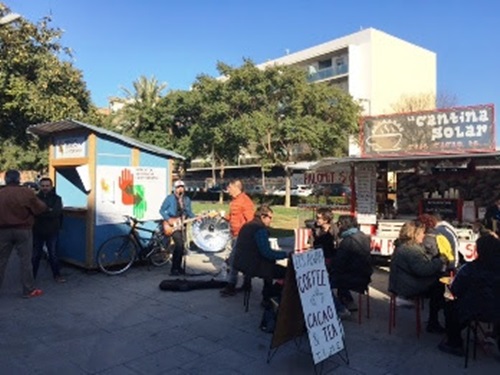 Bona acollida de la proposta 'Gastronomia sostenible' al Mercat de Segona Mà i intercanvi de Vilanova. Ajuntament de Vilanova