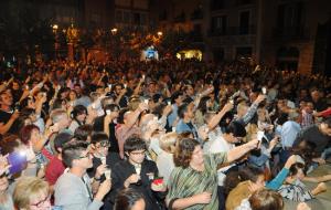 Brindis col·lectiu en el qual han participat unes 1.500 persones