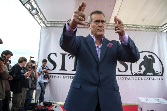 Bruce Campbell. Eix