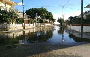 Carrers inundats al barri de Brisamar. Eix