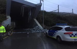 Cau el sostre del túnel d'accés al poble de Garraf