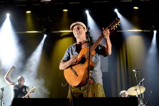 Concert de presentació del Tingladu 2016, amb Manu Chao, Oques Grasses, Itaca Band, Pirats Sound Sistema, Animal, Mocambo i Rogodonians. Xavier Prat