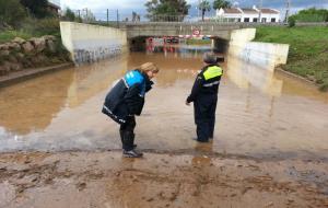 Cubelles comença a recuperar al normalitat després de l'espectacular pedregada del cap de setmana