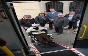 Cubelles estrena un vehicle adaptat per al servei de bus urbà