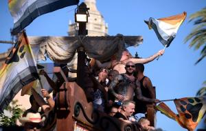 Desfilada de carrosses a la Sitges Gay Pride