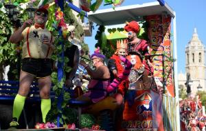 Desfilada de carrosses a la Sitges Gay Pride