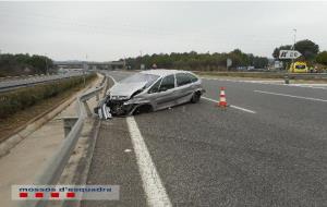 Detingut per sostreure un vehicle i conduir-lo drogat fins a provocar un accident a la C-32 a Sant Pere de Ribes. Mossos d'Esquadra