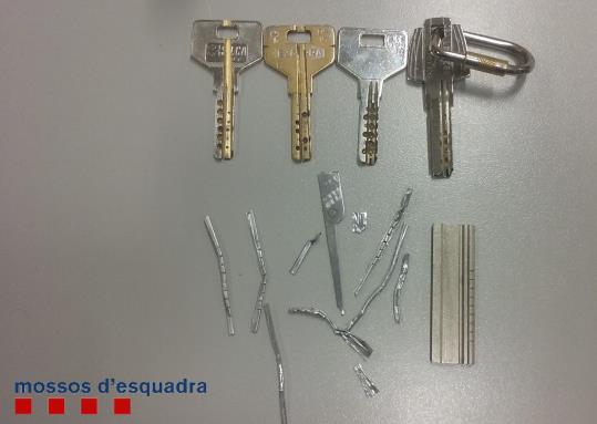 Detingut un lladre a Vilafranca del Penedès amb una ordre europea de detenció i entrega a Romania per tràfic de drogues. Mossos d'Esquadra