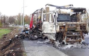 El camió cremat al polígon Domenys II de Vilafranca