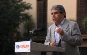 El cap de llista del CDC al Congrés, Francesc Homs, gesticula en intervenir en un acte polític a Vilanova i la Geltrú
