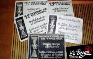 El col·lectiu La Brega retira diverses plaques franquistes de carrers de Vilanova . 1