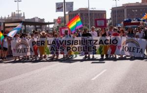 El col·lectiu Violeta LGTB+ denuncia la falta de col·laboració de l'Ajuntament de Vilafranca. Violeta