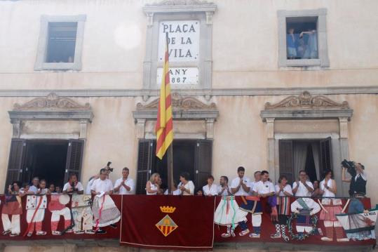 El convit a la festa obre els actes principals d'una de les edicions més agitades i reivindicatives de la festa major de Vilanova i la Geltrú. Joan Ma