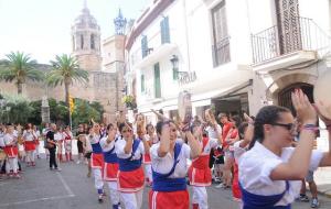 El folklore tradicional arriba de nou a Sitges amb el Dansaplaça