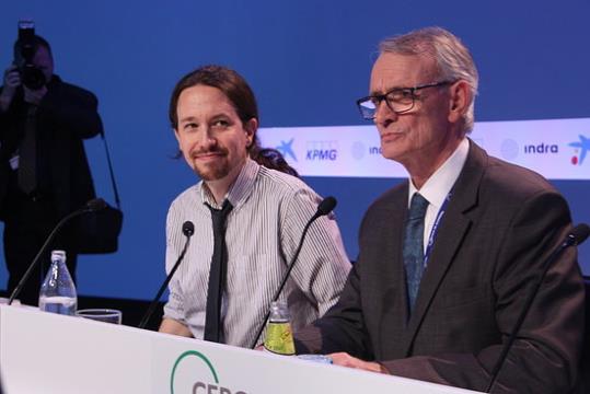 El líder de Podem, Pablo Iglesias, i el president del Cercle d'Economia, Antón Costas, durant les jornades de l'entitat a Sitges. ACN