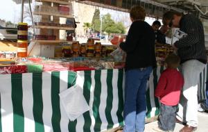 El mercat setmanal de Santa Margarida i els Monjos compleix 25 anys