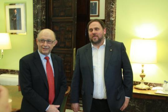 El ministre d'Economia, Cristóbal Montoro, i el vicepresident Econòmic, Oriol Junqueras. ACN / Roger Pi de Cabanye