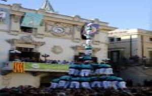 El pilar de 8 amb folre i manilles dels Castellers de Vilafranca