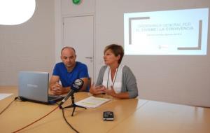 El regidor de Règim Intern, Fran Perona, i l’alcaldessa de Sant Pere de Ribes, Abigail Garrido, durant la roda de premsa. Ajt Sant Pere de Ribes