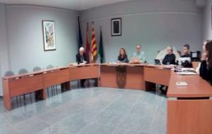 El saló de plens sense els regidors de CDC