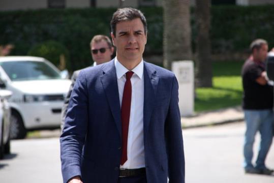 El secretari general del PSOE i candidat a la presidència del govern espanyol al 26-J, Pedro Sánchez, arribant a les jornades del Cercle d'Economia. A