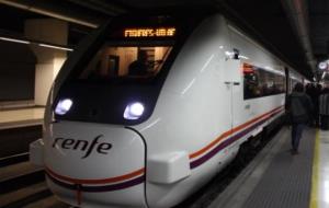 El tren Alvia en direcció a Figueres, poc abans de sortir de l'estació de Barcelona-Sants. ACN