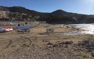 El trencament d'una canonada obliga a tancar la platja d'Aiguadolç de Sitges. Ajuntament de Sitges