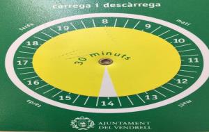 El Vendrell limita l’estacionament a les zones de càrrega i descàrrega a un màxim de trenta minuts. EIX