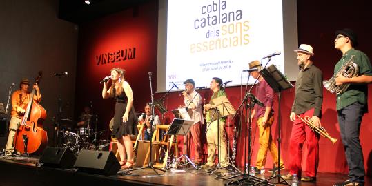 El Vinseum de Vilafranca rep L’Aloja, l’últim treball dels Sons Essencials, amb l’auditori ple . EIX