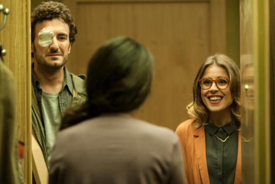 Els actors Miki Esparbé, Betsy Túnez i Ruth Llopis al film 'El rei borni' . ACN