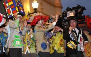 Els artistes modernistes s'acomiaden del Carnaval de Sitges amb l'enterrament del Rei Carnestoltes