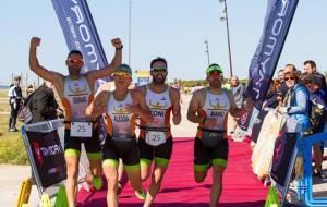 Els atletes del Triatló Penedès Costa Daurada del Vendrell 