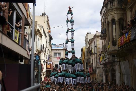 Els Castellers de Vilafranca descarreguen el 3d10fm a l'Arboç. Castellers de Vilafranca