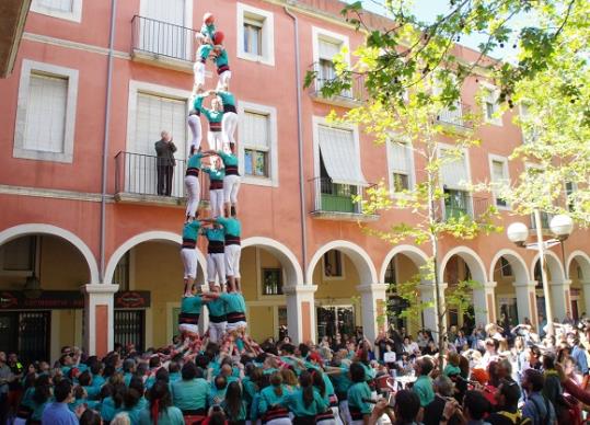 Els Castellers de Vilafranca descarreguen els primers castells de 8 de la temporada. Castellers de Vilafranca