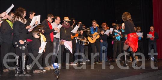 Els Coros d'en Carnestoltes, en forma. Xavi Jurio