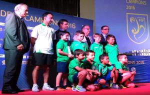 Els equips campions vendrellencs de futbol . Eix