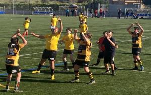 Els jugadors del  Rugbi Nova Olivella a Viladecans. Eix