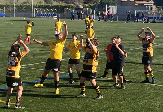 Els jugadors del  Rugbi Nova Olivella a Viladecans. Eix