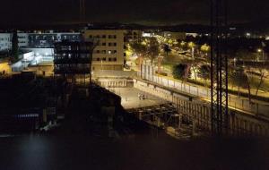 Els operaris treballant i fent soroll després de les 22.00 a 