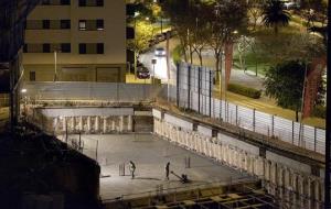 Els operaris treballant i fent soroll després de les 22.00 a 