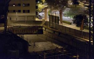 Els operaris treballant i fent soroll després de les 22.00 a 