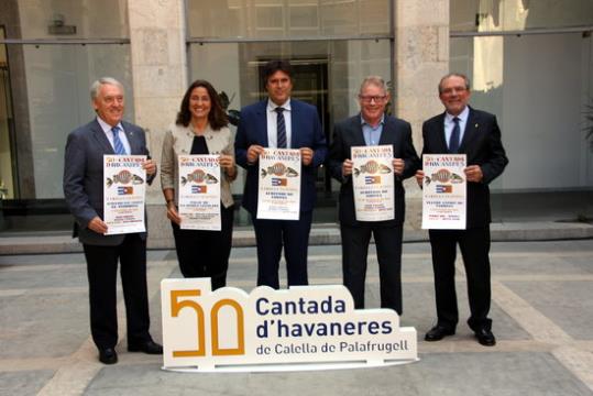 Els quatre presidents de les diputacions amb l'alcalde de Palafrugell, durant la presentació de La Cantada als Auditoris. ACN