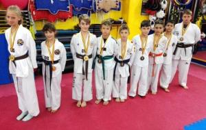 Els taekwondistes del club Esportiu MyJu Cunit. Eix